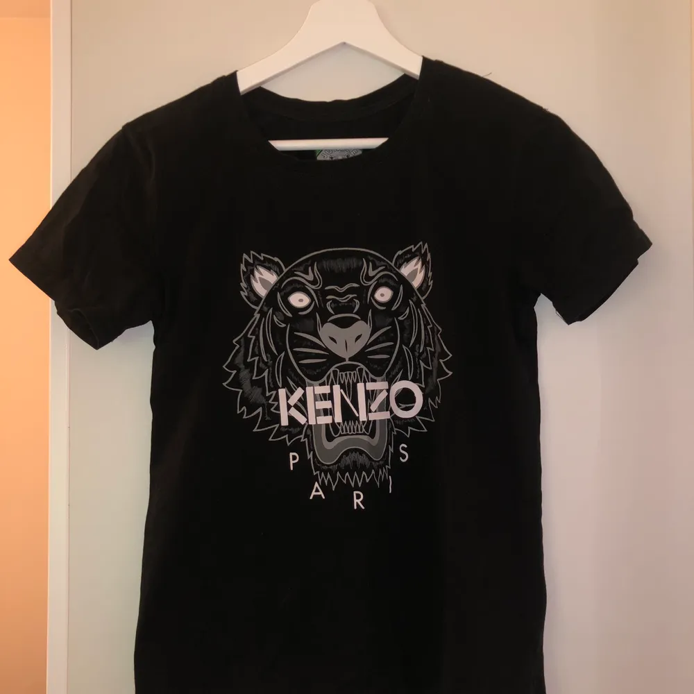 Kenzo t-shirt storlek S. T-shirts.