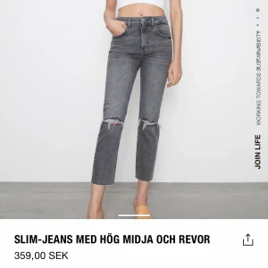 Jeans ifrån zara - Ett par jättefina jeans med hål ifrån zara som inte kommer till så mycket användning de är därför jag säljer de! Jeansen är i jätte bra skick. De är i strl 34 men de passar mig som brukar ha 36/34. De kostar 150 kr + 63 kr frakt och de kostade 359 kr när de köptes💕