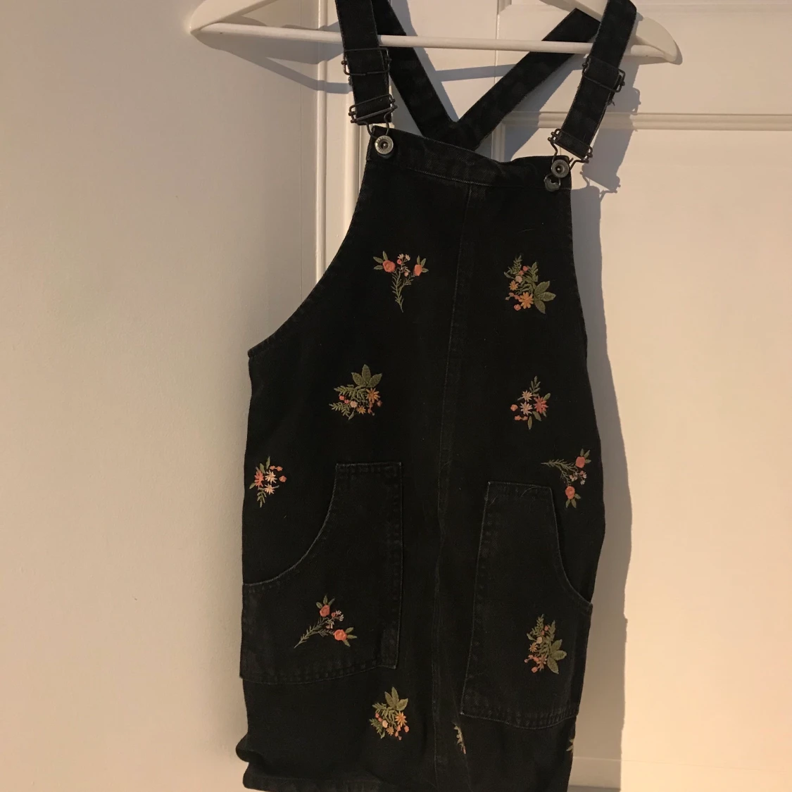 Klänning med hängslen - 90