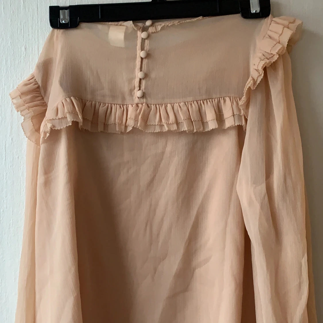 Rosa blus med volanger - 91