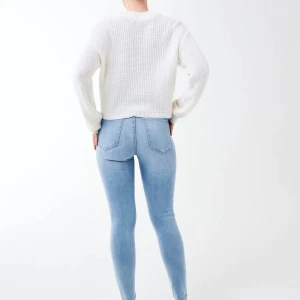 Molly highwaisted jeans - Storlek S, knappt använda. Har klippt ett hål vid höften ( skriv privat för egna bilder) 100kr + frakt