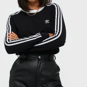 Adidas tröja  - Fin adidas tröja, använd ett fåtal gånger. 