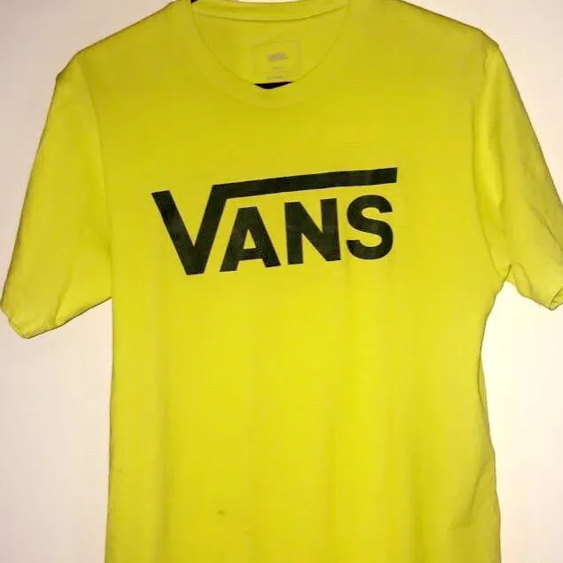Denna skitfina t-shirten kommer tyvärr inte till andvänding, helt oandvänd.(obs den är neon grön/gul som it syns i kameran) ord pris 499. Skriv gärna privat om frågor/bud🥰. T-shirts.