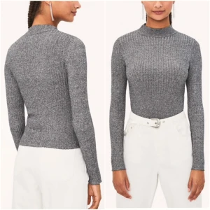 Grå stickad tröja XS Bershka - Färg: gråmelerad.  Strl: XS.  Tröja från Bershka. Aldrig använd, som ny! Normal längd. Elastiskt och töjbart skönt mjukt material.  Kommer ej till användning och stor garderobsrensning pågår! Betalning via swish.