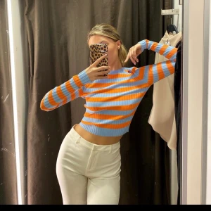 Randig tröja (lånad bild) - Säljer denna fina randiga tröja från zara i storlek M! 💕