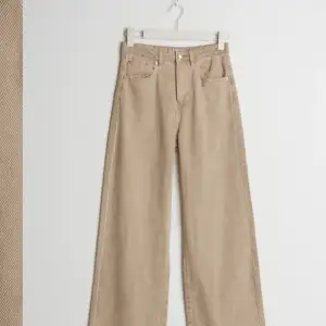 Endast provade wide leg jeans från Gina Tricot. För små i strl för mig och säljes därför. Jeansen är i ny skick men lappen är avtagen, kvitto finns. Kommentera för mer information. Säljes för 400kr🧡