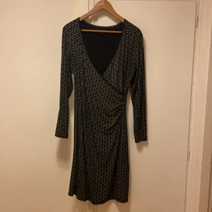 Fin klänning King Louie - Fin omlottklänning från King Louie. Storlek M. 