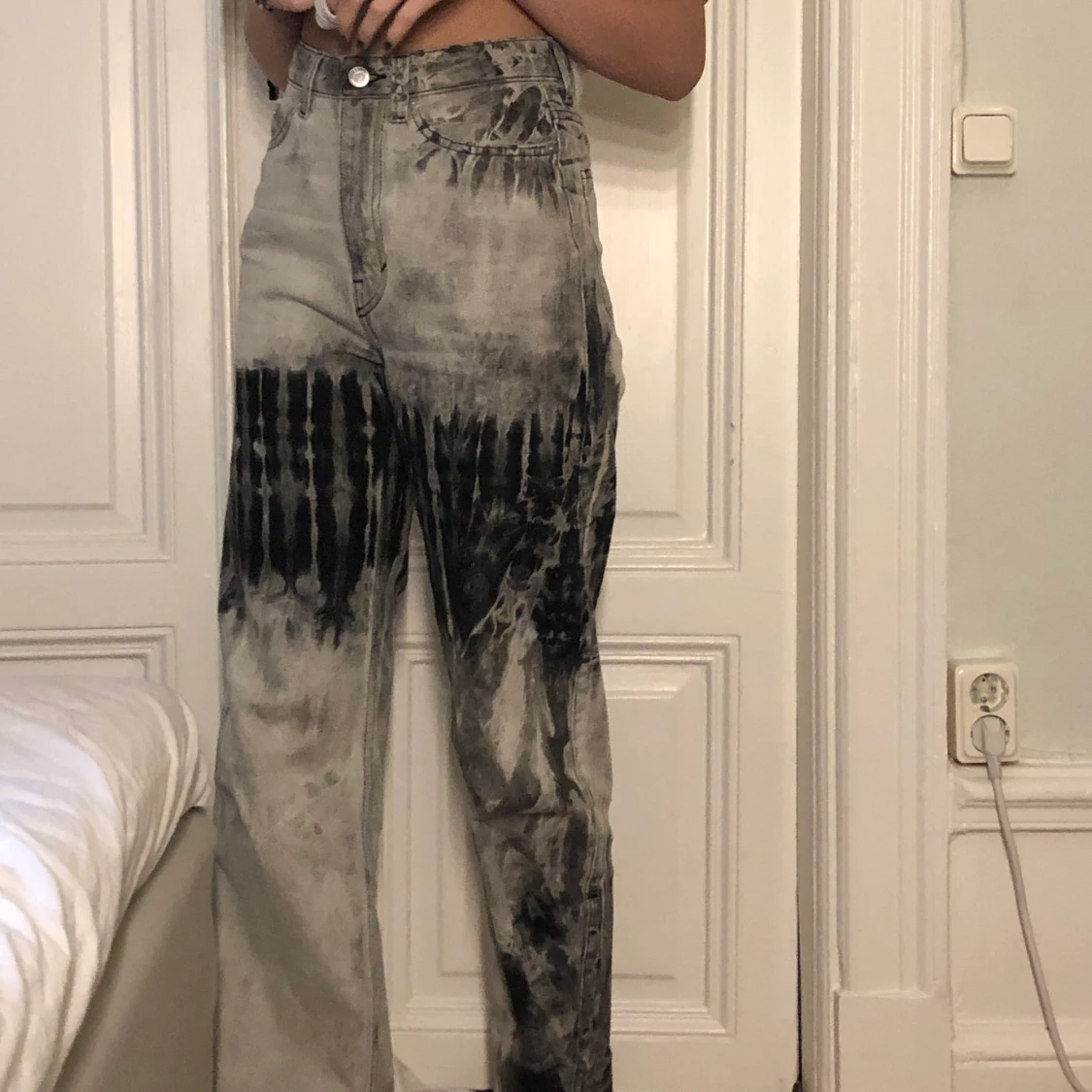 Grå o svart mönstrade jeans 