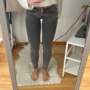 Freddy WR.UP - Köptes för 1 år sedan för 899kr använda fåtal gånger därför väldigt fint skick. 