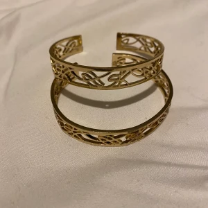 Armband - Jätte fina guldplaterade armband 
