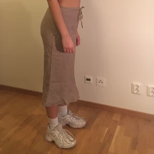 Beige kjol - En beige sommar kjol. Lång och passar till storlek S. 