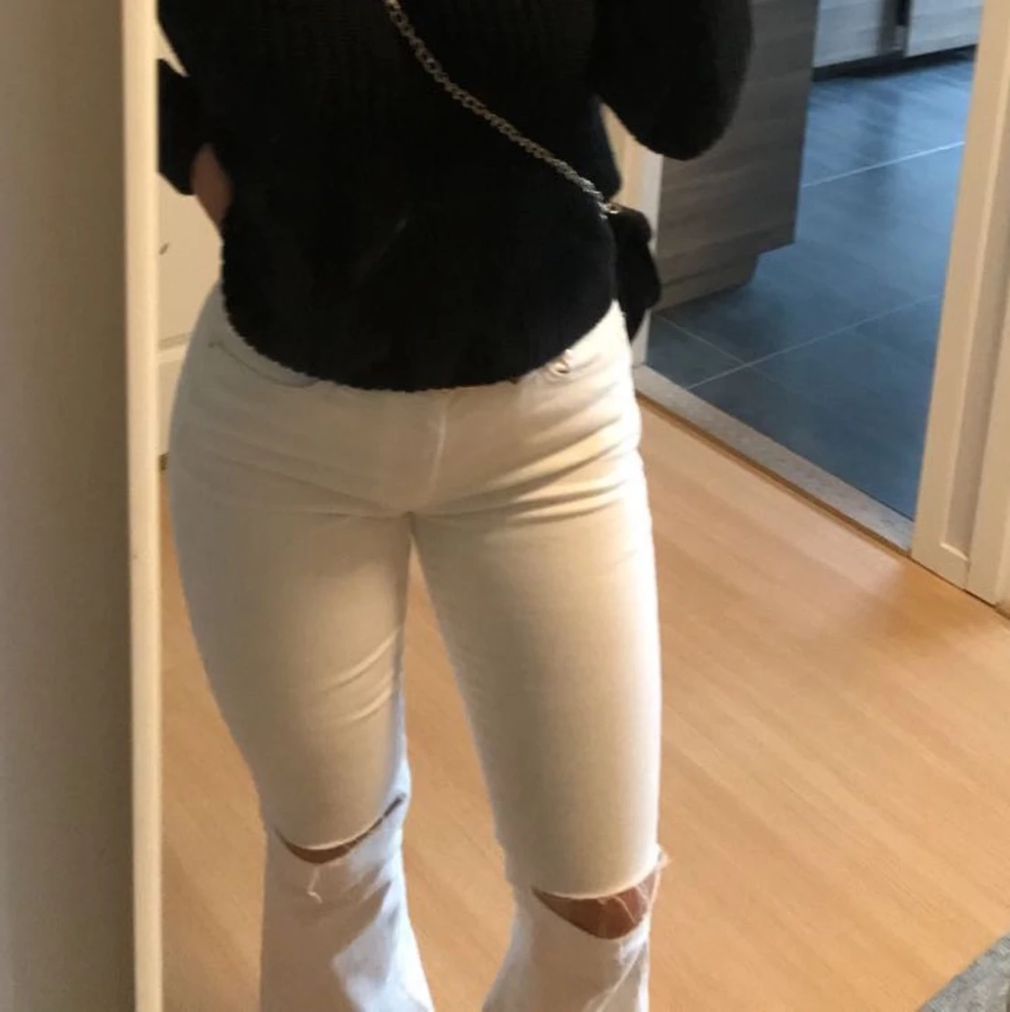 Utsvängda vita byxor  - 90