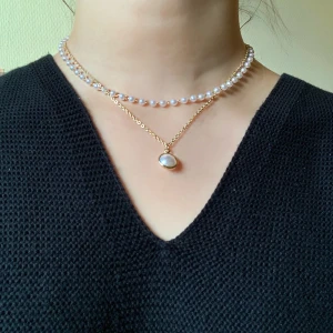 dubbelt halsband💛🖤 - Jättefint halsband med två-i-ett! Guld är inte riktigt min grej så säljer därför😺 frakt ingår!