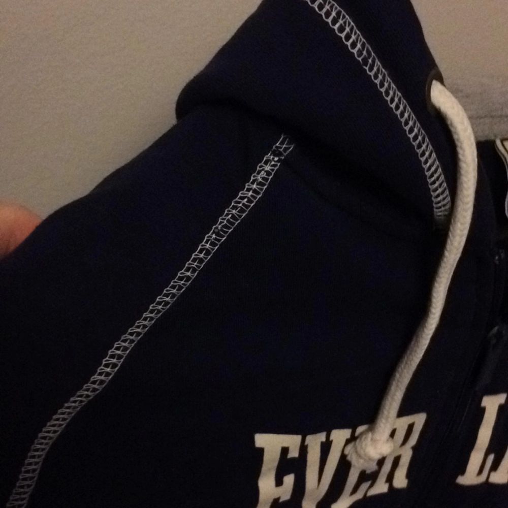 Mörkblå fin zip hoodie från everlast. Huvtröjor & Träningströjor.