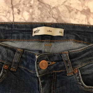  - Helt vanliga lisa-jeans från gina, som att jag någonsin skulle komma i en 34 igen! Medelhög midja. Som nya! 