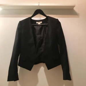  - Stilren kavaj. Från H&M, aldrig använd! 