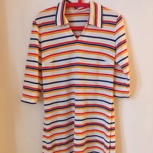  - Vintage klänning. Nopprig i fållen 