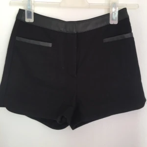  - Svart shorts HM Passar till vår/ höst Storlek XS-S