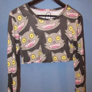  - Magtröja från Drop Dead