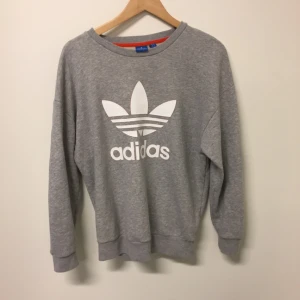  - Adidaströja fint men beg skick. Säljes då jag har för många adidaströjor. 😌👌🏻