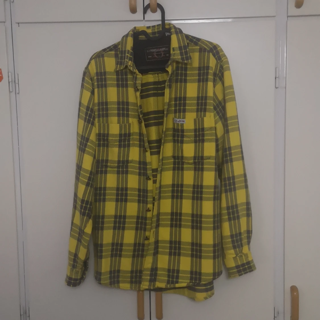 Gul flannel skjorta