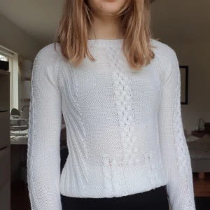Stickad vit från Zara - Bra skick. Storlek S men mer XS.
