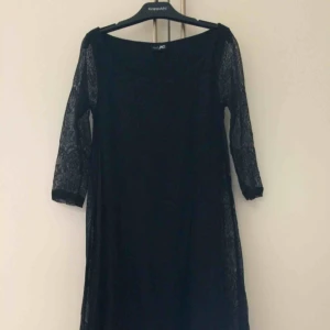  - Superfin svart spetsklänning från JC som tyvärr har blivit för liten för mig 