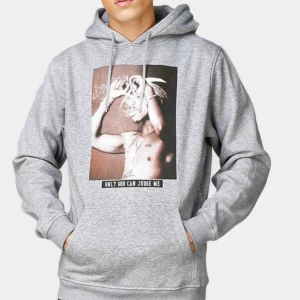  - Grå tupac hoodie från junkyard sparsamt använd, ny pris 549kr säljer för 250kr + frakt 🦋😁