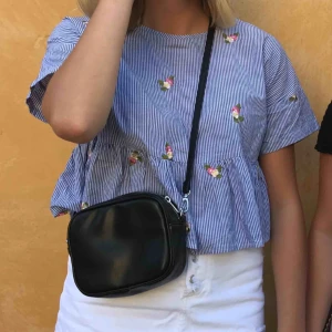  - En fin blommig blus från Zara. Använd ett fåtal gånger så i bra skick! 🌸 80kr exkl frakt