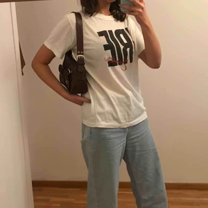  - Oversized tshirt! Det står IRIE på den 🥰