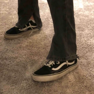  - Asballa vans skor som passar till allt!  Skorna är i bra skick👩🏽‍🎤👩🏽‍🎤 Skorna är små i storleken! 