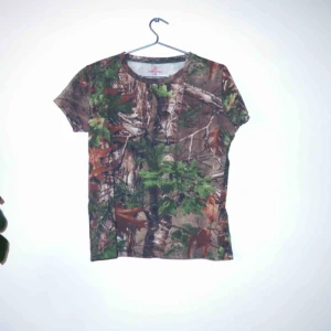  - Amerikansk camo tisha