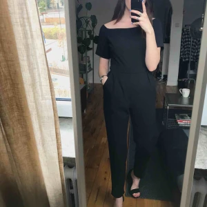  - Megafin jumpsuit från Warehouse, storlek 38 men passar mig som brukar ha XS/S! Använd 2ggr och i fint skick🌹