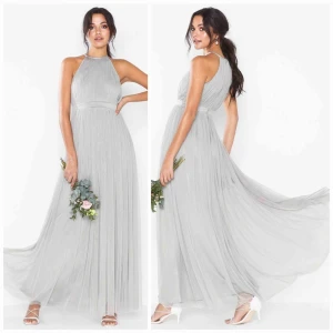  - Superfin ljusgrå balklänning⭐️ endast använd en gång! Går att ta upp och sy in efter önskemål💗 ✨((Säljer även en annan balklänning lite längre ner i flödet))✨