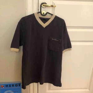  - Vintage 90-tal från Peak Performance -  tjockare tyg -  Snyggt urtvättad - Kan hämtas i Uppsala eller skickas mot fraktkostnad 