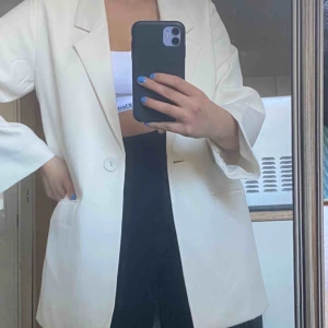  - Aldrig använd blazer/kavaj från monki. Strl på denna är ca men skulle säga att den är ganska oversized. Kan frakta eller mötas upp i Växjö💫💫