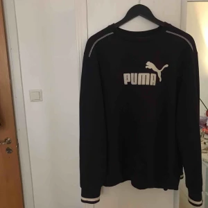  - Snygg pumacollege! Skön att ha på sommarkvällar eller till vardags! 💙