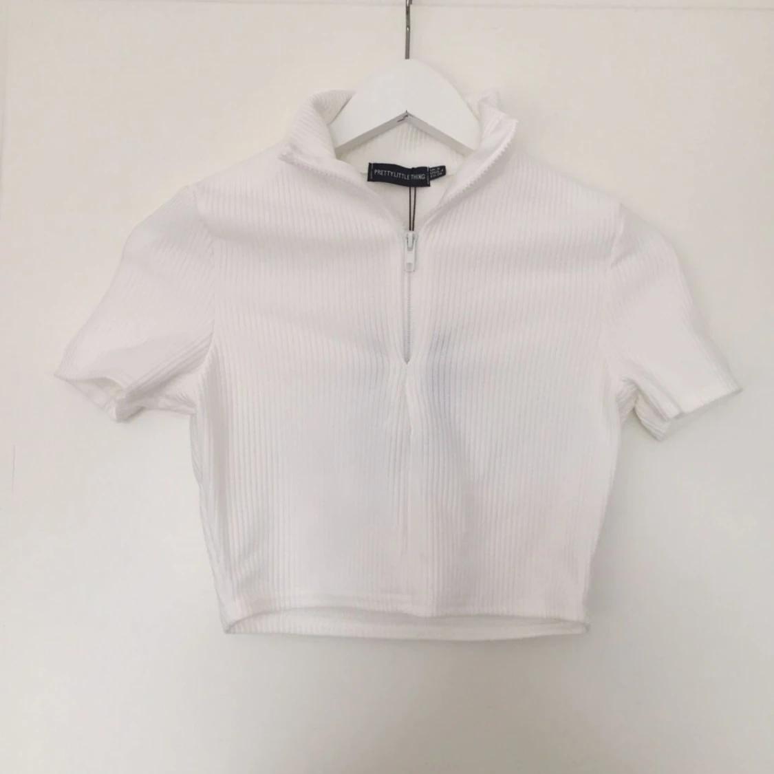 Prettylittlething zip croptop - 90