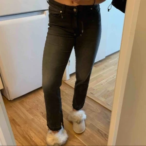  - FRI FRAKT  Snygga byxor i storlek w29 l29. Säljer då de inte kommer till användning. 