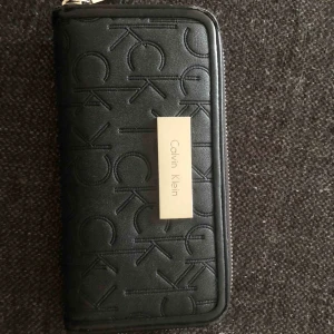  - Calvin Klein plånbok. 50kr plus frakt 
