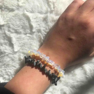  - Hej! Säljer nu mina egna hemmagjord armband! Passar bra till nästan vilka kläder som helst! Just dessa armband är lite mindre och passar på smala handleder! 60kr/st eller båda för 100☺️