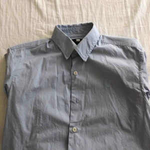  - Ljusblå skjorta från Gstar 