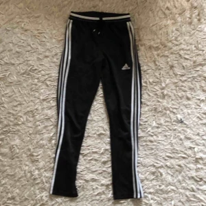 - Adidasbyxor🥰 50kr + 35kr frakt 