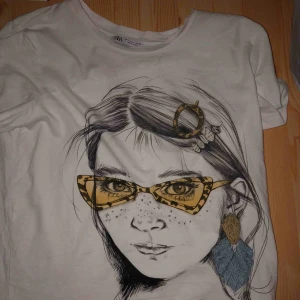  - Tröja 1: SÅLD•cool tshirt från zara strl s/m?! Passar både! 50 kr •linne från Gina strl m, Passar s!50 kr