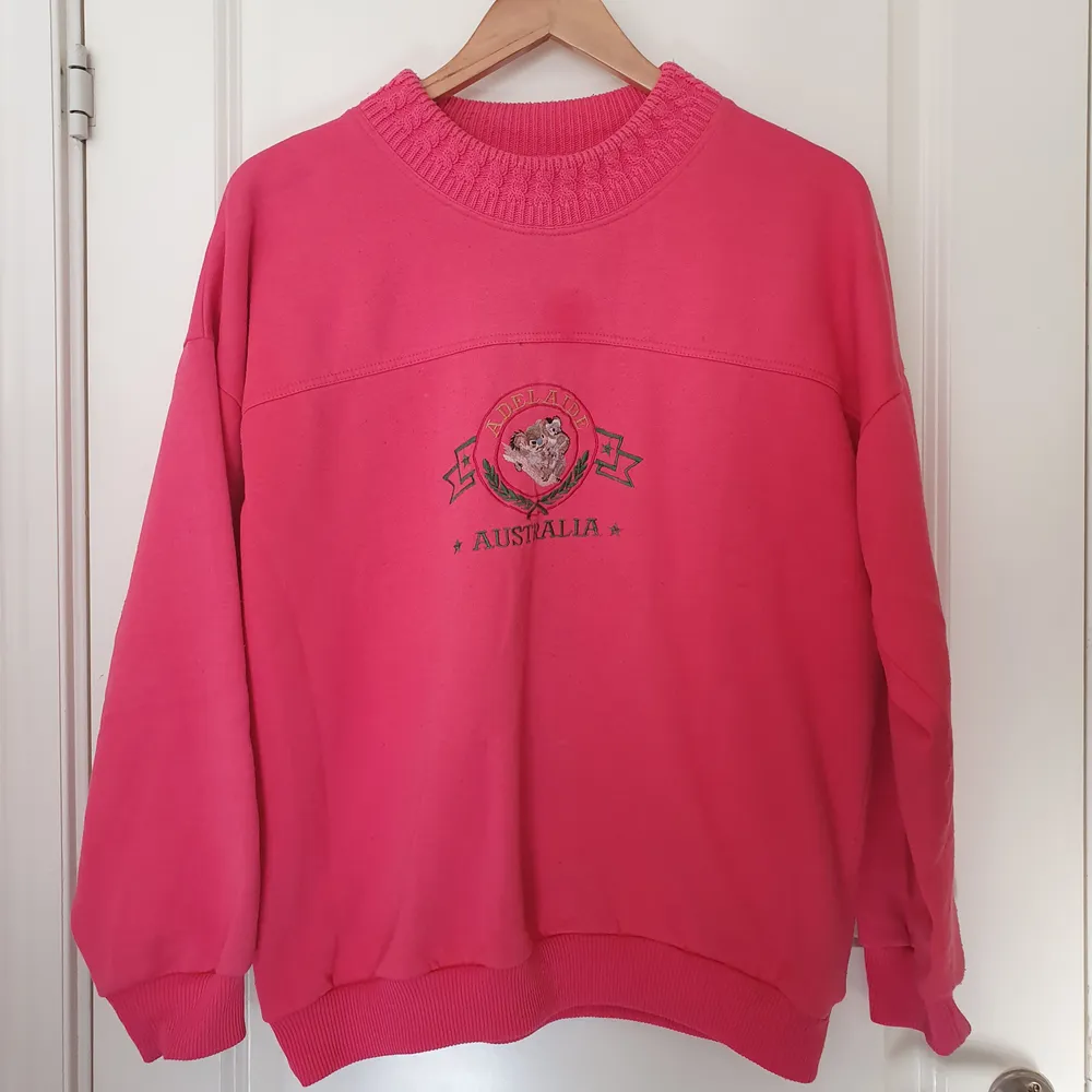 En cool rosa tröja! Frakten ingår :) . Tröjor & Koftor.