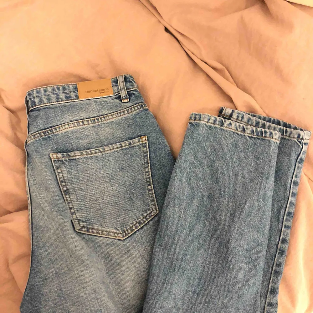 Mom jeans från gina tricot 😍 skriv om du är intresserad!!. Jeans & Byxor.