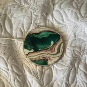  - Ny laddplatta från ideal of sweden! Laddare följer med🥰 köparen står för 📦 frakt