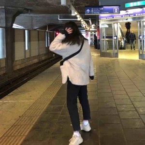  - Peak performance teddy kappa? Köpt för ca3500kr förra vintern från NK Använd ett fåtal gånger men fortfarande gott skick!  Säljer pga köpt en ny jacka ⭐️ det är oversized så att den passar  någon som har både storlek  xs och s 