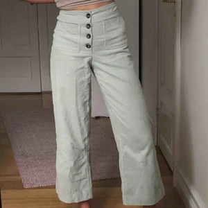  - Ljusgröna Manchester byxor. Använda 1 gång, så i fint skick!