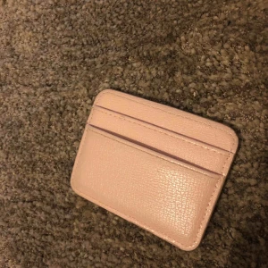  - Korthållare från Glitter. 20:- ink frakt. 2 lika sidor så totalt 6 platser för kort.